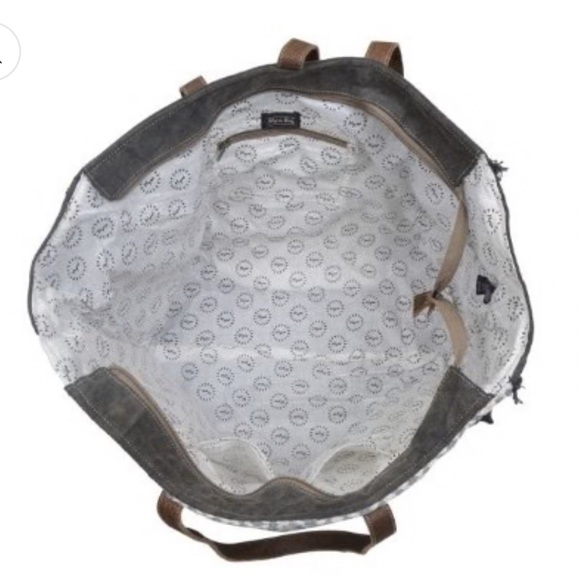 Myna Weekender Bag - Picture 3 of 3